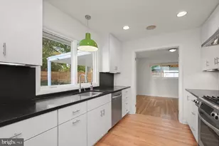 5007 Elsmere Pl, Bethesda, MD 20814 - Photo 9