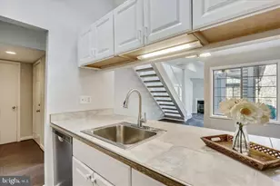 9804 Islandside Dr, Gaithersburg, MD 20886 - Photo 17
