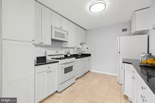 4800 Chevy Chase Dr, Chevy Chase, MD 20815 - Photo 5