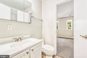 18328 Streamside Dr, Gaithersburg, MD 20879 - Photo 27