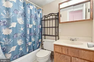 18816 Walkers Choice Rd, Montgomery Village, MD 20886 - Photo 11