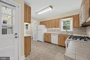 8507 Victory Ln, Potomac, MD 20854 - Photo 5