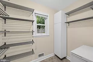 8507 Victory Ln, Potomac, MD 20854 - Photo 9