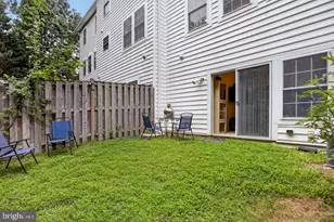 18705 Falling River Dr, Gaithersburg, MD 20879 - Photo 11