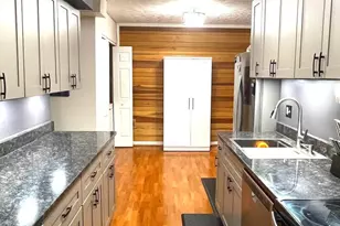 7706 Hanover Pkwy, Greenbelt, MD 20770 - Photo 11