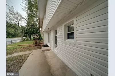 8001 Barlowe Road, Landover, MD 20785 - Photo 5