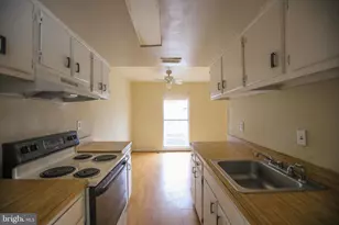 9002 Continental Pl, Landover, MD 20785 - Photo 7