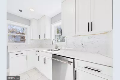 5010 Pierce Avenue, College Park, MD 20740 - Photo 21