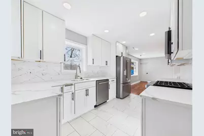 5010 Pierce Avenue, College Park, MD 20740 - Photo 3