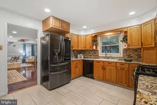 4005 Woodhaven Ln, Bowie, MD 20715 - Photo 11