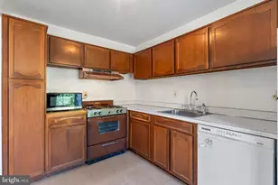 6024 Westchester Park Dr, College Park, MD 20740 - Photo 9