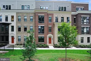 520 Harborview Dr, Oxon Hill, MD 20745 - Photo 1