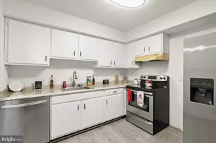 9200 Edwards Way, Hyattsville, MD 20783 - Photo 15