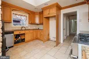 17211 Queen Anne Bridge Rd, Bowie, MD 20716 - Photo 7