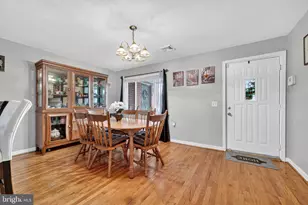 1910 Kent Village Dr, Hyattsville, MD 20785 - Photo 9