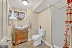 1910 Kent Village Dr, Hyattsville, MD 20785 - Photo 19