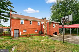 1910 Kent Village Dr, Hyattsville, MD 20785 - Photo 29