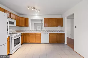 6207 Gothic Ln, Bowie, MD 20720 - Photo 3