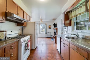 7118 Lory Ln, Lanham, MD 20706 - Photo 17