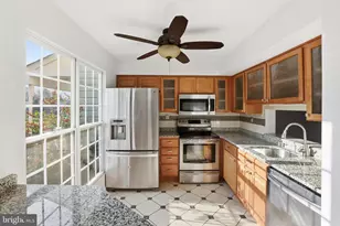 2402 W Rosecroft Village Cir, Oxon Hill, MD 20745 - Photo 7