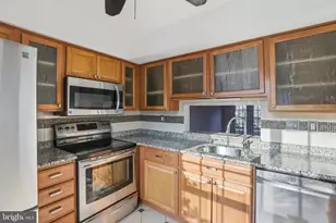 2402 W Rosecroft Village Cir, Oxon Hill, MD 20745 - Photo 9