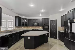 9015 Helmsley Dr, Clinton, MD 20735 - Photo 9