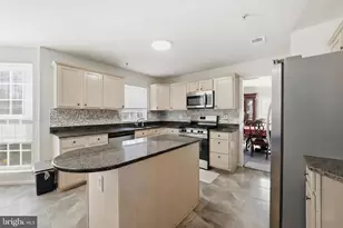 6203 Wood Pointe Dr, Glenn Dale, MD 20769 - Photo 3