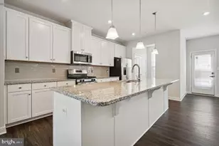 2715 Evansgreen Dr, Suitland, MD 20746 - Photo 9