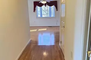 913 Shady Glen Dr, Capitol Heights, MD 20743 - Photo 11