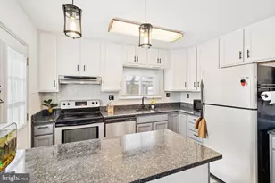 305 Cedar Ridge Dr, Oxon Hill, MD 20745 - Photo 3