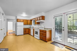 6935 Pineway, University Park, MD 20782 - Photo 5