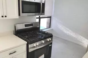 3322 Huntley Sq Dr, Temple Hills, MD 20748 - Photo 3