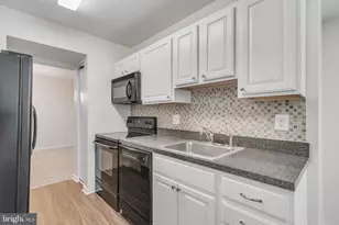 7806 Hanover Pkwy, Greenbelt, MD 20770 - Photo 3