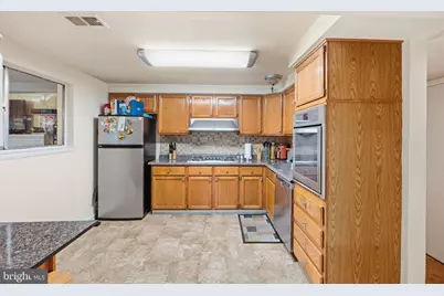 7301 Sheffield Drive, Temple Hills, MD 20748 - Photo 15