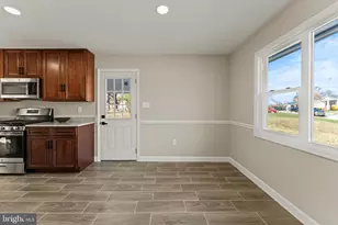 5109 Tyburn Ct, Temple Hills, MD 20748 - Photo 5