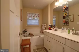 2412 Avondale Overlook Dr, Hyattsville, MD 20782 - Photo 13