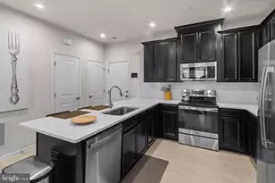 10521 Jim Lovell Ln, Lanham, MD 20706 - Photo 9