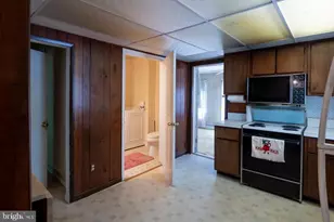 12111 Daisy Ln, Glenn Dale, MD 20769 - Photo 15