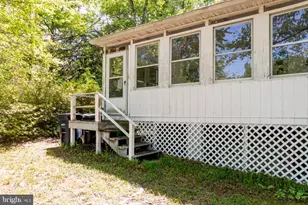 12111 Daisy Ln, Glenn Dale, MD 20769 - Photo 9
