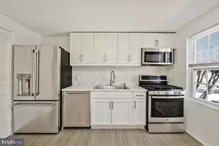 1722 Village Green Dr, Landover, MD 20785 - Photo 9