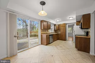 8904 Royal Ridge Ln, Laurel, MD 20708 - Photo 5