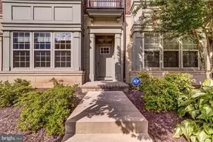 705 River Mist Dr, Oxon Hill, MD 20745 - Photo 1