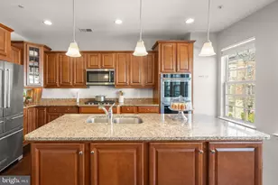 517 Overlook Park Dr, Oxon Hill, MD 20745 - Photo 11