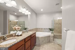 517 Overlook Park Dr, Oxon Hill, MD 20745 - Photo 19