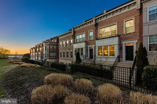 517 Overlook Park Dr, Oxon Hill, MD 20745 - Photo 1