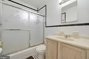 7421 Hendricks Dr, Hyattsville, MD 20784 - Photo 5