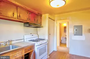 7856 Lakecrest Dr, Greenbelt, MD 20770 - Photo 9