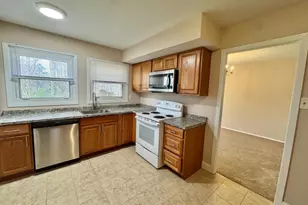 15758 Pointer Ridge Dr, Bowie, MD 20716 - Photo 5