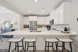 6728 Penrose Ln, Hyattsville, MD 20782 - Photo 9