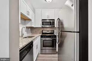 554 Wilson Bridge Dr, Oxon Hill, MD 20745 - Photo 11